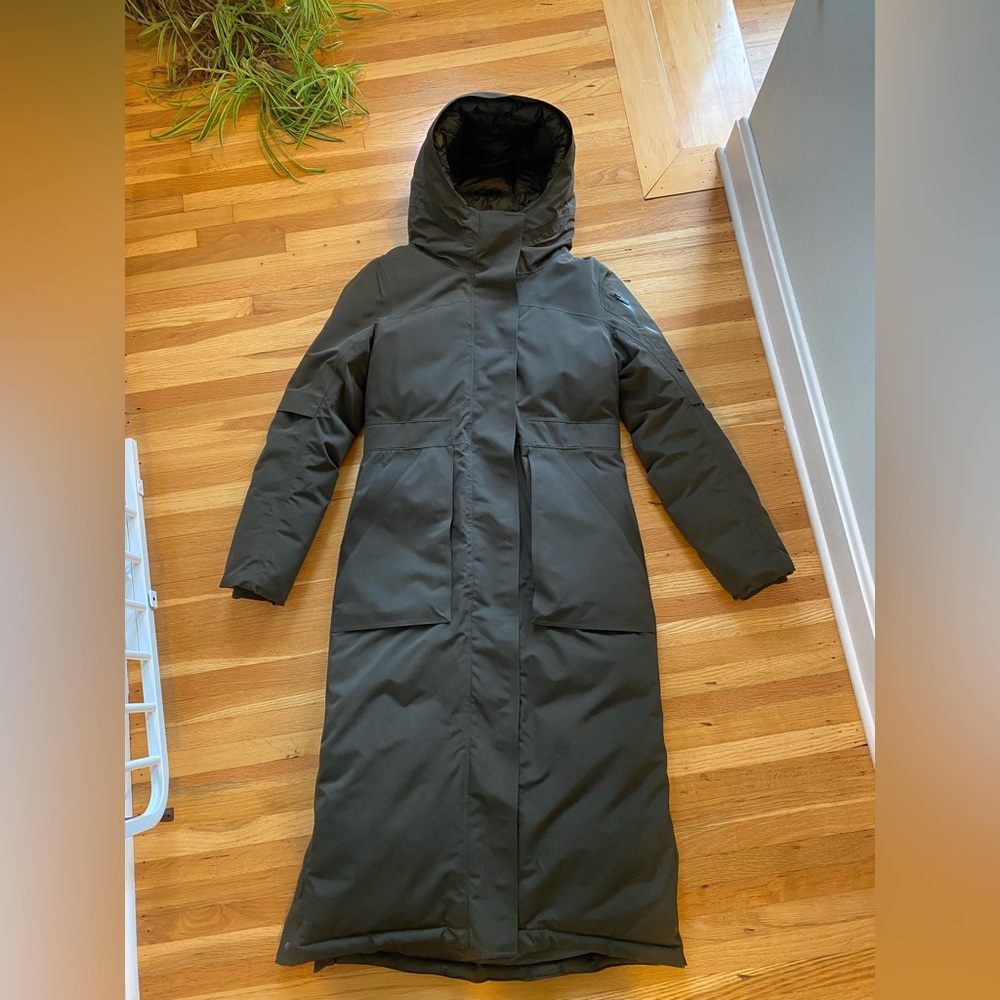Lululemon Winter Warrior Long Parka- size 4, Olive